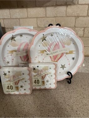 Luxe Pink & Gold Hot Air Balloon Party Plates and Napkins. 

40 PLATES
80NAPKINS